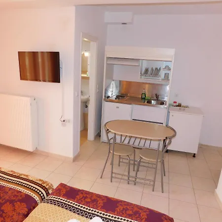 Ξενοδοχείο με διαμερίσματα Elatos 3*