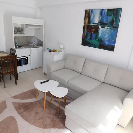 Elatos 3* Κλειτορία