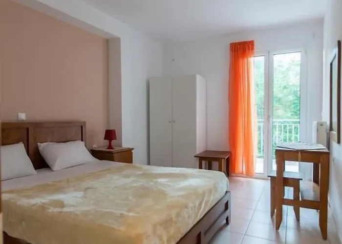 מלון דירות Elatos 3*